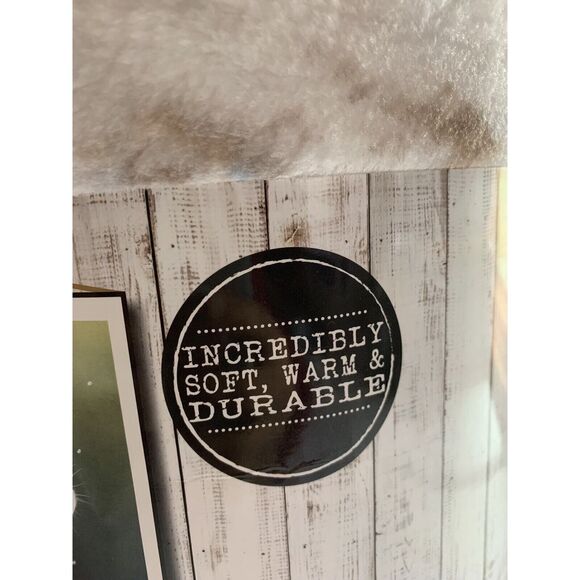 Howling Wolf Throw Blanket Plush Night Sky 50" X 60" Super Soft NEW - Picture 3 of 11